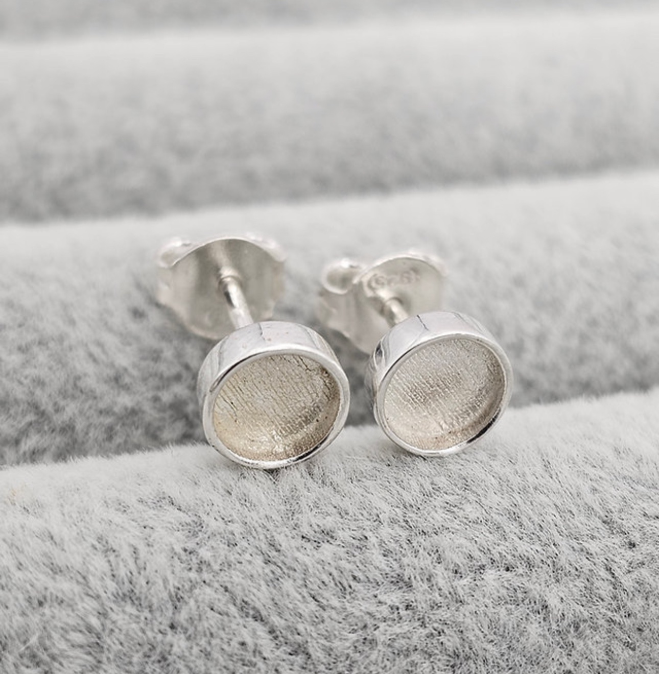 Memorial - Round Studs 6mm