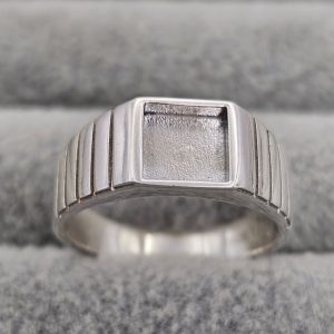 Memorial - Men’s Square Line Signet Ring