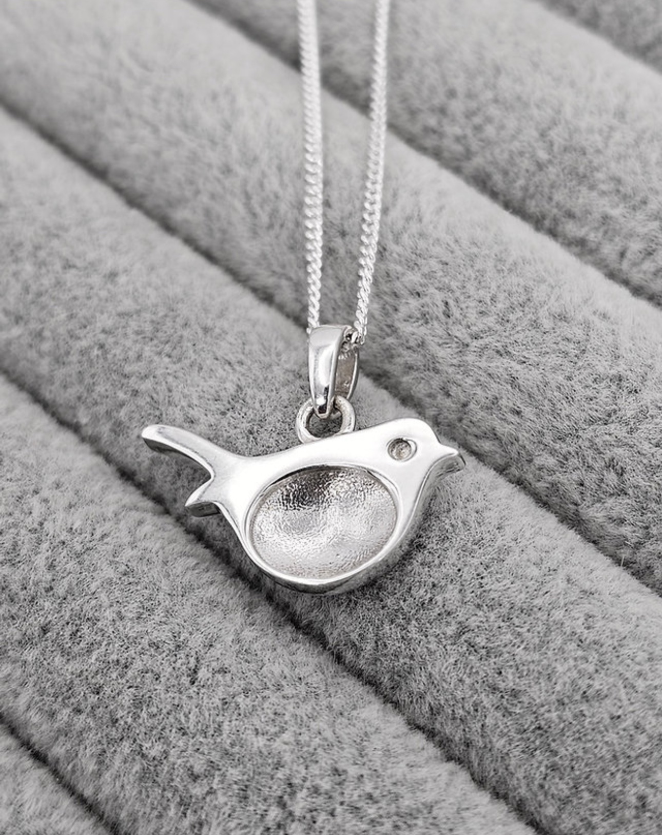 Memorial - Robin Pendant